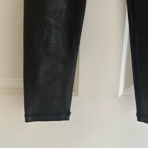 OFFLINE By Aerie The Hugger Crossover High Waisted Crackle Legging Black Medium - Picture 5 of 8